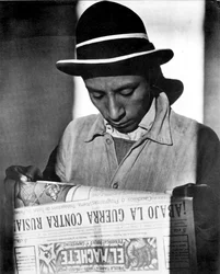 Arbetare som läser El Machete, Mexico City, 1925